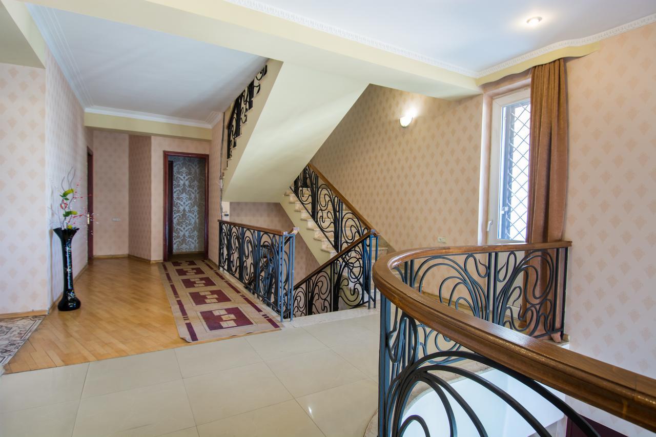 Silk Road Hotel Tbilisi Exteriör bild